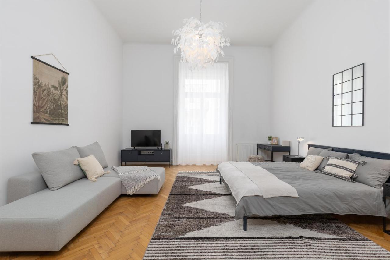 City Center Apartment With Balcony Budapeste Exterior foto